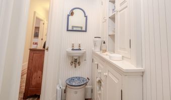 48 Old Searsport Ave, Belfast, ME 04915