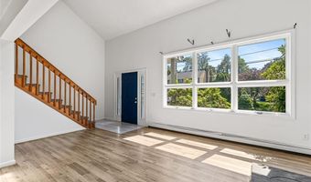 8 Ashley Dr, Lincoln, RI 02865