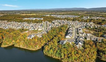 144 COWBIRD St, Lake Frederick, VA 22630