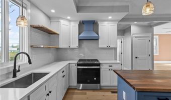20 Summer St, Newport, RI 02840