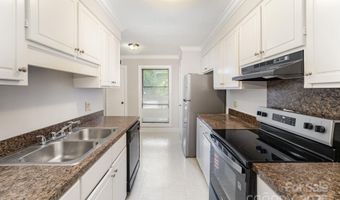 7925 Charter Oak Ln, Charlotte, NC 28226