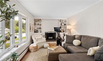 48 Flagg Ave, Warwick, RI 02886