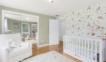 7 Jencks Rd, Cumberland, RI 02864