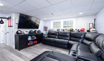 1 Grant Dr, Coventry, RI 02816