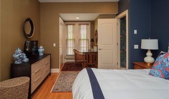 8 Cottage St 2, Newport, RI 02840