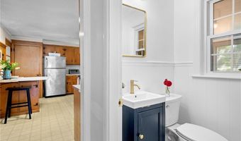 19 Harborview Ave, Bristol, RI 02809