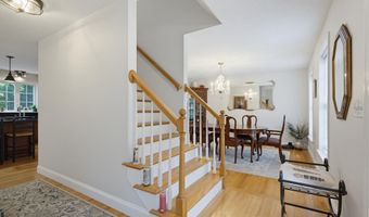 4 Hampshire Hills Dr, Bow, NH 03304