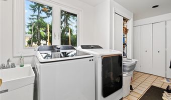 60 Fennec Ln, Amherst, NY 14051