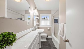 1465 3RD St, Astoria, OR 97103