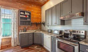 112 14th St, Apalachicola, FL 32320