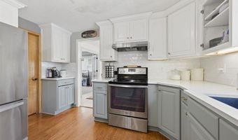 4645 N Hillcrest St, Bel Aire, KS 67220