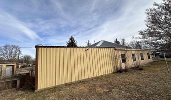 208 S White Oaks Ave, Capitan, NM 88316