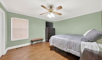 677 Turfwood Dr, Ballwin, MO 63021