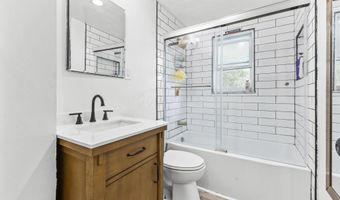 5044 Albany Dr, Columbus, OH 43232