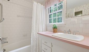32 Thayer Farm Rd, Attleboro, MA 02703