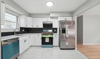 16 OAK St, Bayonne, NJ 07002