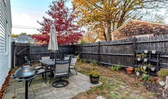 122 New Rd, East Providence, RI 02916