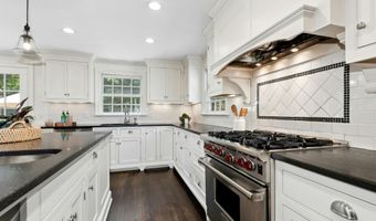 8 Glenwood Dr, Darien, CT 06820