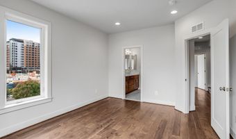 6940 ROCKLEDGE Dr, Bethesda, MD 20817