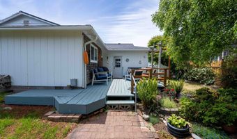 870 11TH St SW, Bandon, OR 97411