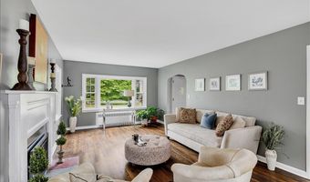 28 Loudon Pkwy, Albany, NY 12211