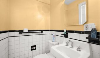 4812 7TH St N, Arlington, VA 22203