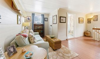 128 4th St, Apalachicola, FL 32320