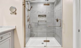 123 Mount Hope Ave, Bangor, ME 04401