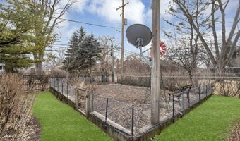 1415 W Hawthorne St, Arlington Heights, IL 60005