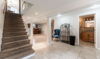1205 N Scarlet Dr, Addison, IL 60101