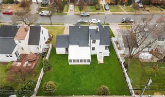 37 Hillvale Rd, Albertson, NY 11507