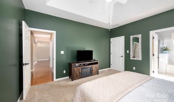 207 Farm Creek Dr E, Asheville, NC 28806