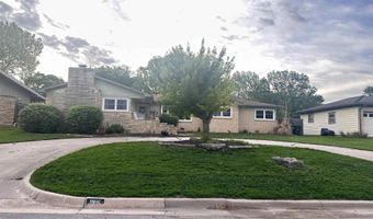1916 N Meadowlake Dr, Augusta, KS 67010