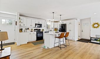 816 Riverside Dr, Augusta, ME 04330