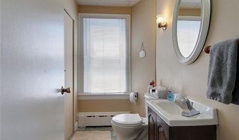 36 Dixon St, Newport, RI 02840