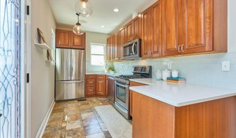 255 N BRYAN St, Arlington, VA 22201