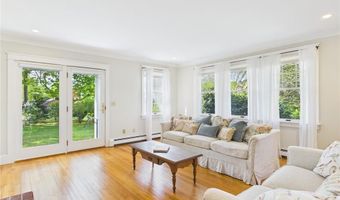30 Forest Rd W, Bristol, RI 02809