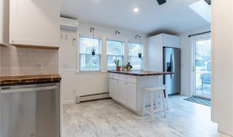 17 Oak Ave, East Providence, RI 02915