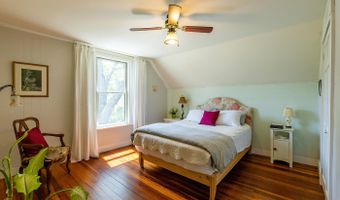 21 Elm St, Belfast, ME 04915