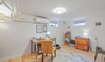 2422 S OAKLAND St, Arlington, VA 22206