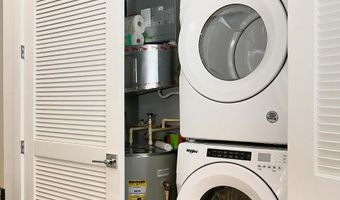 635 SLATERS Ln G-01, Alexandria, VA 22314