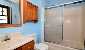 1585 Hemlock Dr, Ashtabula, OH 44004