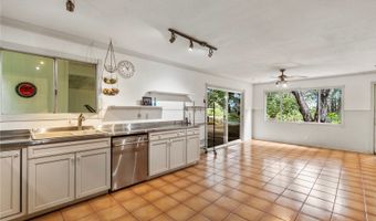 44 Kaupakalua Rd, Haiku, HI 96708