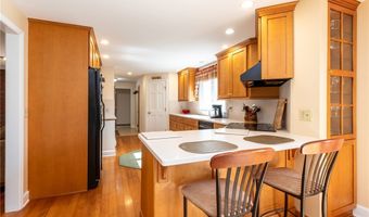 288 W Maplemere Rd, Amherst, NY 14221