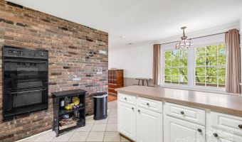 1 Glen Cove Rd, Arden, NC 28704