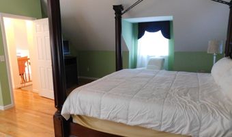 8 Tilden Rd, Danbury, CT 06810