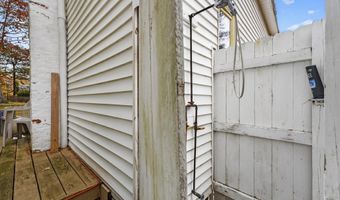 15 Hazen St, Chester, CT 06412