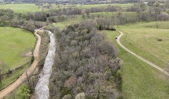 300 Round Up Ln, Bakersfield, MO 65609