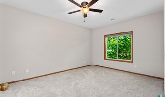 701 S 3rd St, Beresford, SD 57004