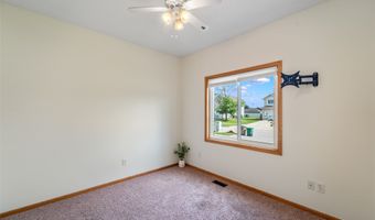 403 4th St NW, Altoona, IA 50009
